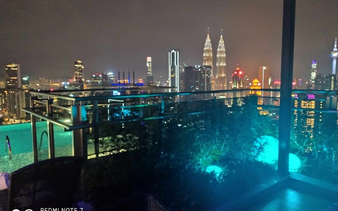 06/07/2019 Bañarse en la mejor piscina infinita de Kuala Lumpur