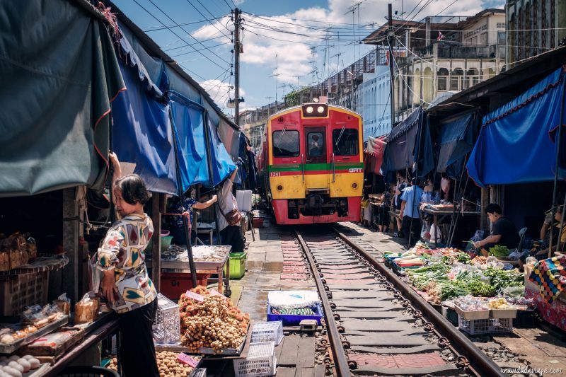 04/06/2019 Sexto día en Tailandia: Mercado sobre las vías del tren en Mae Klong